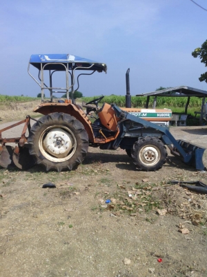 สีนวนจัดให้ Kubota L22.02  22แรง สภาพพร้อมลุย มาพร้อมใบดันและผานสาม ขับเคลื่อนสี่ล้อ สนใจติดต่อ 089-9638932