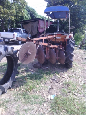 สีนวนจัดให้ Kubota L22.02  22แรง สภาพพร้อมลุย มาพร้อมใบดันและผานสาม ขับเคลื่อนสี่ล้อ สนใจติดต่อ 089-9638932