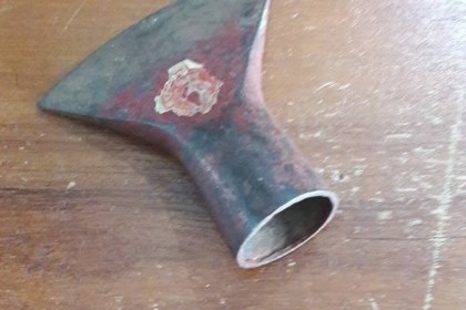 ขายหัวขวานโยนตรามงกุฏ Made in Sweden.ใหม่เก่าเก็บสวยงาม