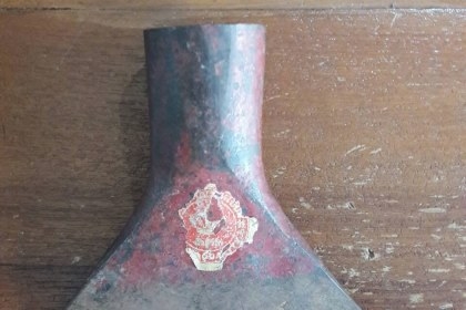 ขายหัวขวานโยนตรามงกุฏ Made in Sweden.ใหม่เก่าเก็บสวยงาม