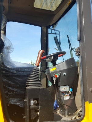 ขายรถตัก จีนรถใหม่ สภาพพร้อมใช้งาน ระบบพร้อมใช้งาน รถใหม่ยังไม่ได้ใช้งาน รถสวยพร้อมลุยงานครับ