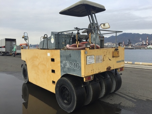 รถบดล้อยาง Komatsu รุ่น JW 210