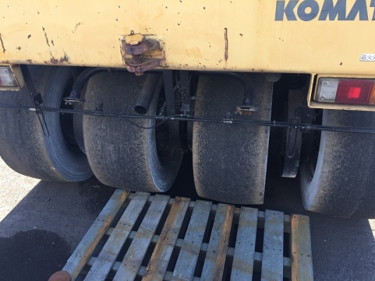 รถบดล้อยาง Komatsu รุ่น JW 210