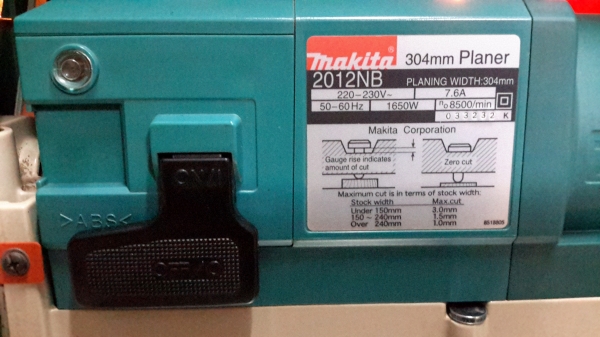 เครื่องรีดไม้ MAKITA  2012NB