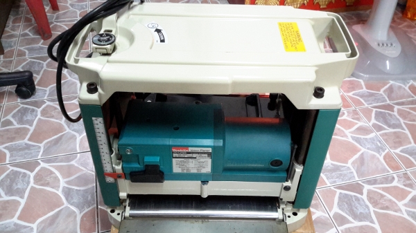 เครื่องรีดไม้ MAKITA  2012NB