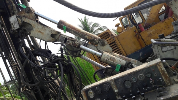 ขายรถเจาะหิน เครื่องดอยร์ 6สูบ ยี่ห้อ TOYOTA สินค้าเก่านอก ขายราคา 480,000 บาท ขายรถเจาะหิน เครื่องดอยร์ 6สูบ ยี่ห้อ TOYOTA สินค้าเก่านอก ขายราคา 480,000 บาท