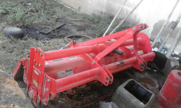 ขายรถไถ KUBOTA L3408 อุปกรณ์ครบ ดันหน้า ผานหลัง โรตารี่ สภาพพร้อมใช้งาน เอกสารพร้อมโอน ราคา160,000 สนใจโทร 090-8588220คุณนะ 093-3258446คุณบิว หรือเข้าดูสินค้าอื่นๆได้ที่ www.narong2truck.com หรือ www.truck.in.th/498 หรือเพจFacebook ณรงค์ ซื้อขายรถมือสอง (