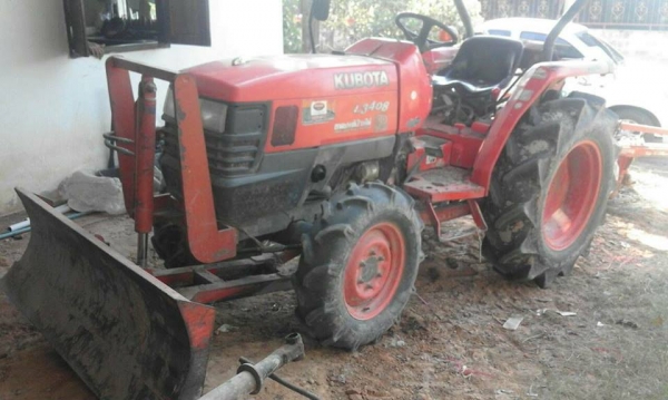 ขายรถไถ KUBOTA L3408 อุปกรณ์ครบ ดันหน้า ผานหลัง โรตารี่ สภาพพร้อมใช้งาน เอกสารพร้อมโอน ราคา160,000 สนใจโทร 090-8588220คุณนะ 093-3258446คุณบิว หรือเข้าดูสินค้าอื่นๆได้ที่ www.narong2truck.com หรือ www.truck.in.th/498 หรือเพจFacebook ณรงค์ ซื้อขายรถมือสอง (