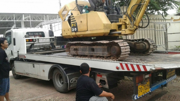 ขายแบคโฮ โคมัสสุ30-6 สภาพใช้งานำได้ปกติ ขายแบคโฮ โคมัสสุ30-6 สภาพใช้งานำได้ปกติ