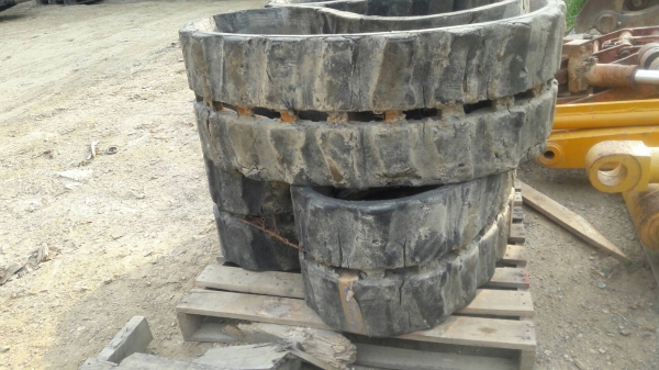 ขายแทรคยาง รถขุดขนาด40-50 เช่น SUMITOMO, HITACHI มี37ข้อ ราคา 22,000 บาท ขายแทรคยาง รถขุดขนาด40-50 เช่น SUMITOMO, HITACHI มี37ข้อ ราคา 22,000 บาท