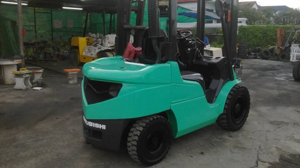 โฟล์คลิฟ มืตซูบิชิ แกรนเดีย 3ตัน เสา 4เมตร เกียร์ออโต้ เซ็ตระบบใหม่ ยางใหม่ครับ