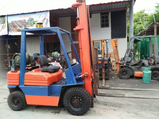 โฟล์คลิฟ Toyotaรุ่น 5เสา 4เมตร ไซชิบ2.5ตัน