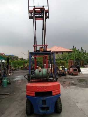 โฟล์คลิฟ Toyotaรุ่น 5เสา 4เมตร ไซชิบ2.5ตัน