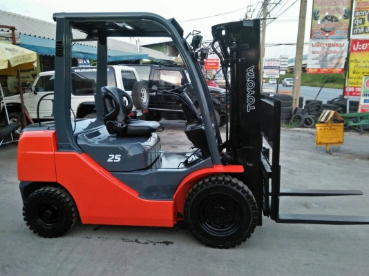 ขายโฟล์คลิฟ  Toyota รุ่น8 เบนซิน 2.5ตัน เสา 4.3 เมตรไซชิป