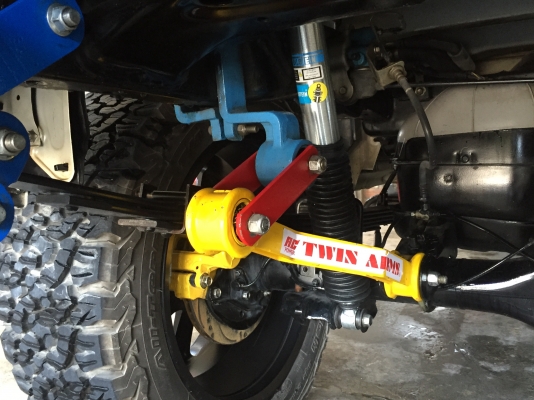 ขายโช้คบิวสไตน์กระบอกเงินUSAยกสองนิ้วใส่วีโก้4Wหรือรีโวก็ได้ครับ