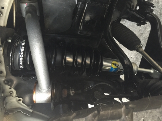 ขายโช้คบิวสไตน์กระบอกเงินUSAยกสองนิ้วใส่วีโก้4Wหรือรีโวก็ได้ครับ