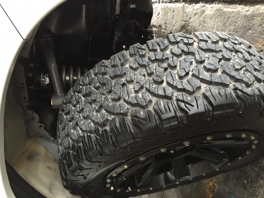 ขายโช้คบิวสไตน์กระบอกเงินUSAยกสองนิ้วใส่วีโก้4Wหรือรีโวก็ได้ครับ