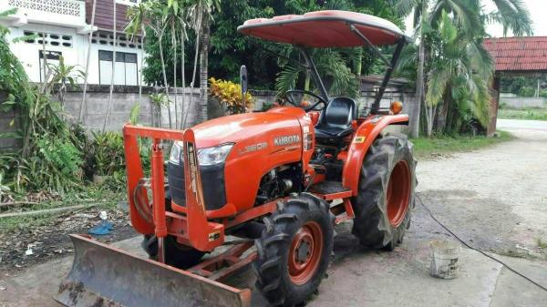 ขายรถไถ KUBOTA L3608 สภาพดีเดิมๆพร้อมใช้งาน อุปกรณ์ครบ 2 ชิ้นมีพร้อมดันหน้า ผานพรวน ขายรถไถ KUBOTA L3608 สภาพดีเดิมๆพร้อมใช้งาน อุปกรณ์ครบ 2 ชิ้นมีพร้อมดันหน้า ผานพรวน
