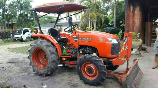 ขายรถไถ KUBOTA L3608 สภาพดีเดิมๆพร้อมใช้งาน อุปกรณ์ครบ 2 ชิ้นมีพร้อมดันหน้า ผานพรวน