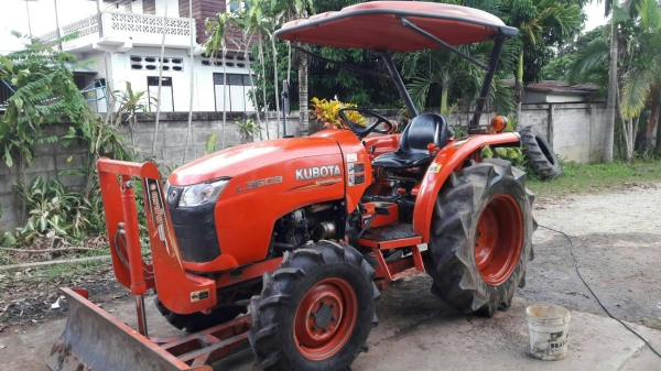 ขายรถไถ KUBOTA L3608 สภาพดีเดิมๆพร้อมใช้งาน อุปกรณ์ครบ 2 ชิ้นมีพร้อมดันหน้า ผานพรวน ขายรถไถ KUBOTA L3608 สภาพดีเดิมๆพร้อมใช้งาน อุปกรณ์ครบ 2 ชิ้นมีพร้อมดันหน้า ผานพรวน