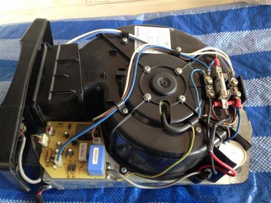 เครื่องเป่ามือลมร้อน แบบออโตเมติก ยี่ห้อ applause มือสองสภาพดี เครื่องเป่ามือลมร้อน แบบออโตเมติก ยี่ห้อ applause มือสองสภาพดี