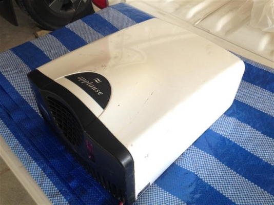 เครื่องเป่ามือลมร้อน แบบออโตเมติก ยี่ห้อ applause มือสองสภาพดี เครื่องเป่ามือลมร้อน แบบออโตเมติก ยี่ห้อ applause มือสองสภาพดี