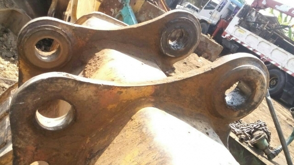 ขายบุ้งกี้เก่าสภาพดีใส่รุ่น 200 ปากกว้าง 115 ซม. ใส่เล็บอันเดียวใช้ได้เลย ขาย 20000 บาท