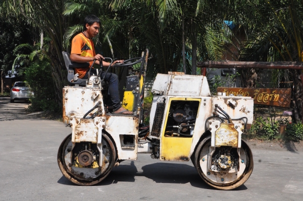 ขายรถบดBOMAG WB120AD 3ตัน สั่นสะเทือน สภาพเดิมๆจากญี่ปุ่นยังไม่เคยใช้ในไทย 165,000เท่านั้น