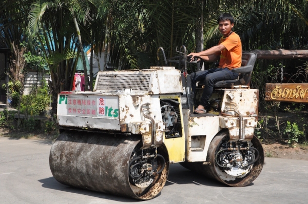 ขายรถบดBOMAG WB120AD 3ตัน สั่นสะเทือน สภาพเดิมๆจากญี่ปุ่นยังไม่เคยใช้ในไทย 165,000เท่านั้น