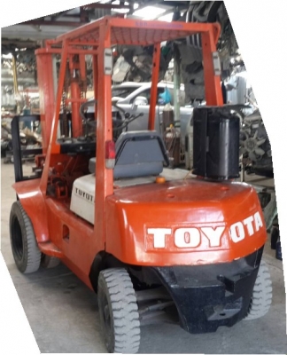 ขายโฟล์คลิฟ TOYOTA 1.5ตัน