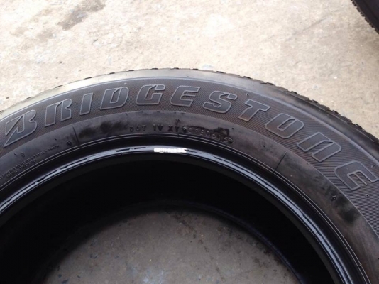 ยาง Bridgstone 265-60-18 ปี 15 ครบชุด 4 เส้น 8000  สภาพสวยๆไม่มีปะไม่บวมไม่กินข้าง ดอกยางเหลือเยอะเอาไปวิ่งกันใด้อีกยาวค่ะ