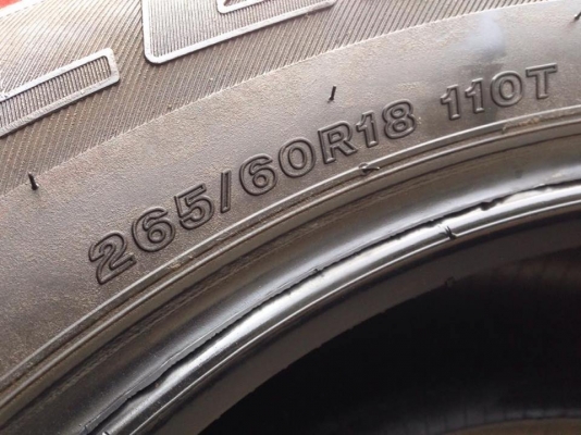 ยาง Bridgstone 265-60-18 ปี 15 ครบชุด 4 เส้น 8000  สภาพสวยๆไม่มีปะไม่บวมไม่กินข้าง ดอกยางเหลือเยอะเอาไปวิ่งกันใด้อีกยาวค่ะ