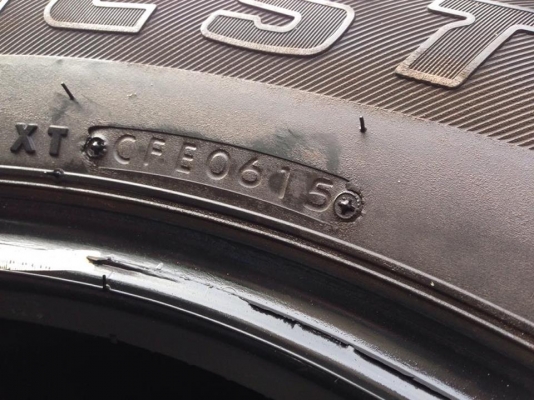 ยาง Bridgstone 265-60-18 ปี 15 ครบชุด 4 เส้น 8000  สภาพสวยๆไม่มีปะไม่บวมไม่กินข้าง ดอกยางเหลือเยอะเอาไปวิ่งกันใด้อีกยาวค่ะ