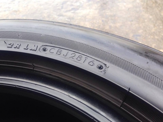 ยาง Bridgstone 215-55-17 ปี 16 ครบชุด 4 เส้น 7000  สภาพสวยๆไม่บวมไม่กินข้าง ดอกยางเหลือเยอะเอาไปวิ่งกันใด้อีกยาวค่ะ