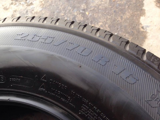 ยาง MICHELIN 265-70-16 ปี 15 ครบชุด 4 เส้น 7000  สภาพสวยๆไม่บวมไม่กินข้าง ดอกยางเหลือเยอะเอาไปวิ่งกันใด้อีกยาวค่ะ