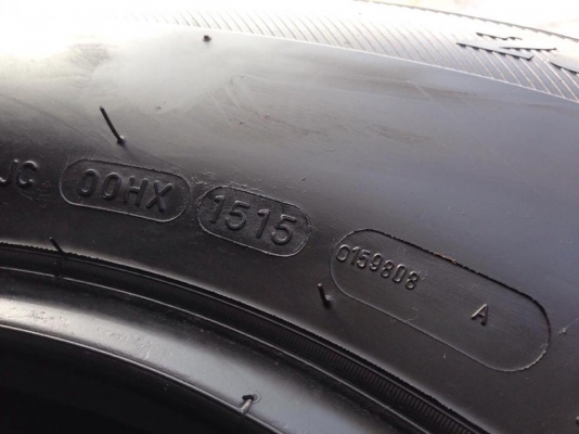 ยาง MICHELIN 265-70-16 ปี 15 ครบชุด 4 เส้น 7000  สภาพสวยๆไม่บวมไม่กินข้าง ดอกยางเหลือเยอะเอาไปวิ่งกันใด้อีกยาวค่ะ