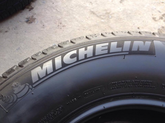 ยาง MICHELIN 265-70-16 ปี 15 ครบชุด 4 เส้น 7000  สภาพสวยๆไม่บวมไม่กินข้าง ดอกยางเหลือเยอะเอาไปวิ่งกันใด้อีกยาวค่ะ