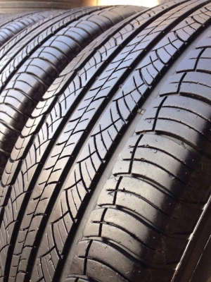 ยาง MICHELIN 265-70-16 ปี 15 ครบชุด 4 เส้น 7000  สภาพสวยๆไม่บวมไม่กินข้าง ดอกยางเหลือเยอะเอาไปวิ่งกันใด้อีกยาวค่ะ