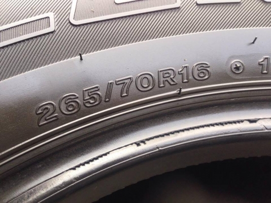 ยาง Bridgstone 265-70-16 ปี 15 ครบชุด 4 เส้น 7500  สภาพสวยๆไม่บวมไม่กินข้าง ดอกยางเหลือเยอะเอาไปวิ่งกันใด้อีกยาวค่ะ
