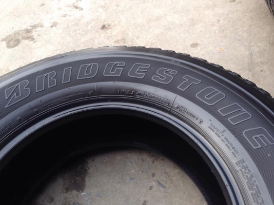 ยาง Bridgstone 265-70-16 ปี 15 ครบชุด 4 เส้น 7500  สภาพสวยๆไม่บวมไม่กินข้าง ดอกยางเหลือเยอะเอาไปวิ่งกันใด้อีกยาวค่ะ
