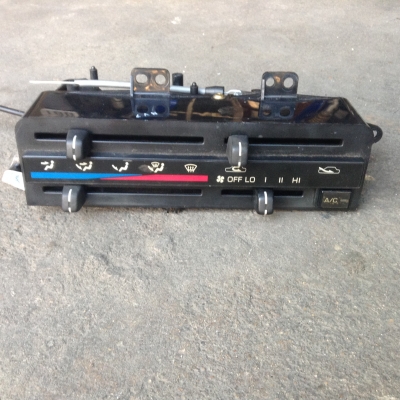 ขายสวิทช์แอร์รถตู้หัวจรวด