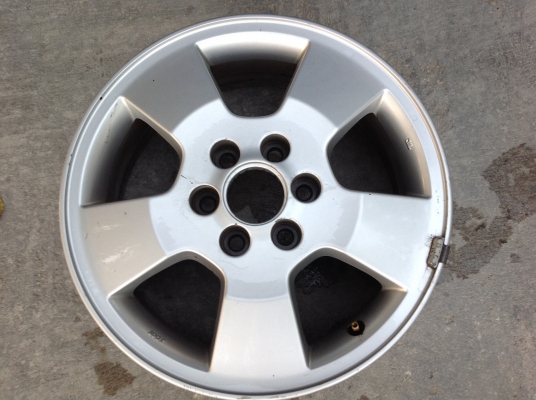 ล้อแม็กเปล่า  ติดรถนาวาร่า ขอบ 16 1 ล้อ สนใจ 081-329-8448