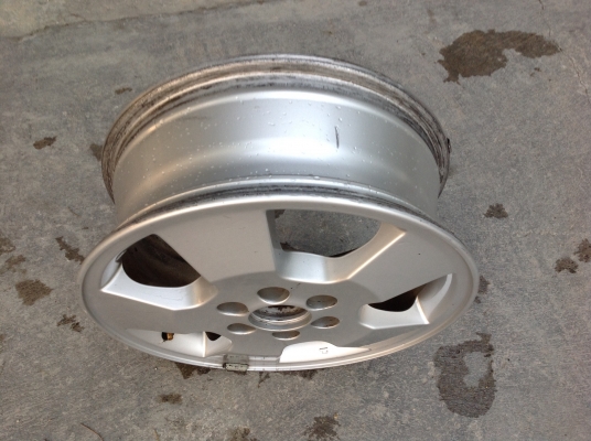 ล้อแม็กเปล่า  ติดรถนาวาร่า ขอบ 16 1 ล้อ สนใจ 081-329-8448