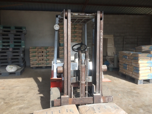 ฟอร์คลิฟนิสสัน 2 ตันเกียร์ออโต้สวยๆครับ ลดอีกครับ 85,000 บาทเท่านั้น