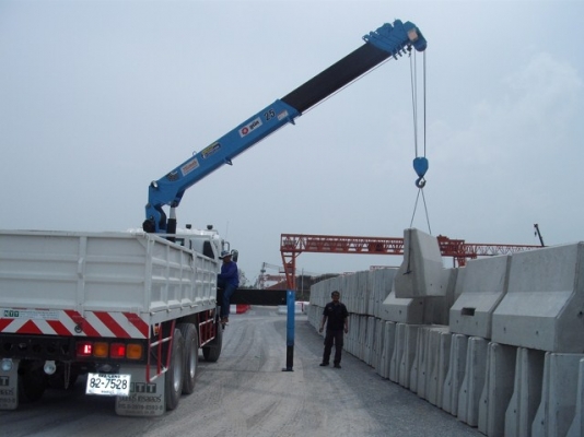 ขายเครนติดหลังรถบรรทุก Dongyang รุ่นฮิต ขายดี