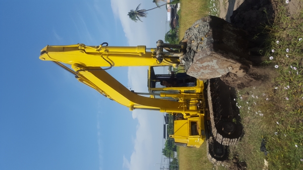 ขายคู่pc100-3 พร้อมแทคเตอร์ดี2-3 ต่อรองกับเจ้าของ0873380927  อู๋