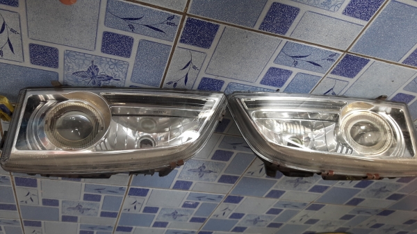 โคมไฟหน้า วอลโว่ V70/S70