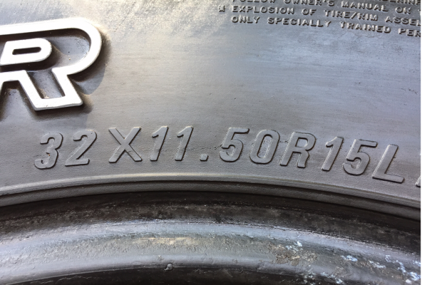 ยาง Mud Maxxis 32 11.5 R15 ดอกเยอะ พร้อมใช้งาน ราคาไม่แพง