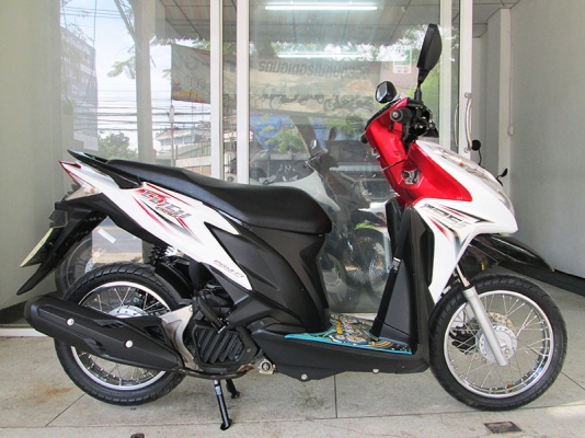 (โอนฟรี) ขาย Honda Click 125I ไมล์แท้ 7903 กม รถหัวฉีดประหยัดน้ำมัน ที่เก็บของใต้เบาะขนาดใหญ่  สภาพสวย สีขาว ดำ
