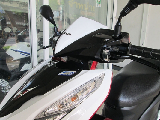 (โอนฟรี) ขาย Honda Click 125I ไมล์แท้ 7903 กม รถหัวฉีดประหยัดน้ำมัน ที่เก็บของใต้เบาะขนาดใหญ่  สภาพสวย สีขาว ดำ